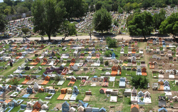 El negocio de los vivos en el cementerio de Quilmes