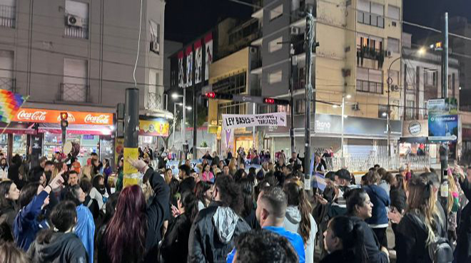 Cacerolazo y ruidazo en Quilmes: Vecinos contra la Ley Bases