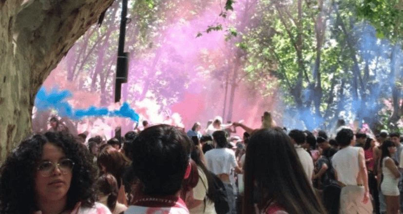 Cientos de estudiantes festejaron pasar a último año de la secundaria