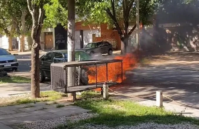 Desperfecto mecánico provocó el incendio de un auto