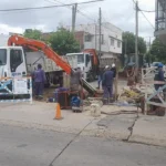 AySA reparó una cañería rota en Quilmes Centro