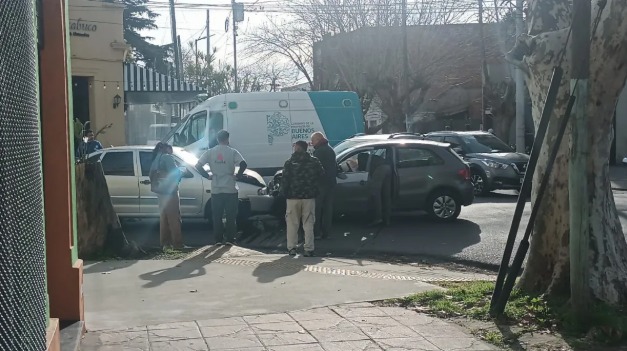 Otro fuerte choque en Bernal reaviva el reclamo por medidas de seguridad vial