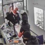 Violento robo a una joyería en Solano: Simularon ser discapacitados para asaltar el local