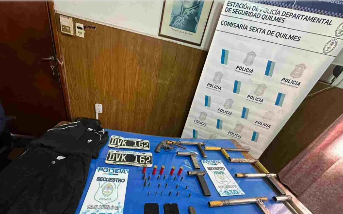 Decomisan un arsenal de armas tumberas tras allanamiento en Ezpeleta
