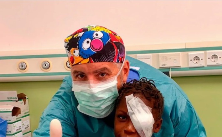 De Quilmes al corazón de África: el médico que devuelve la vista en minutos