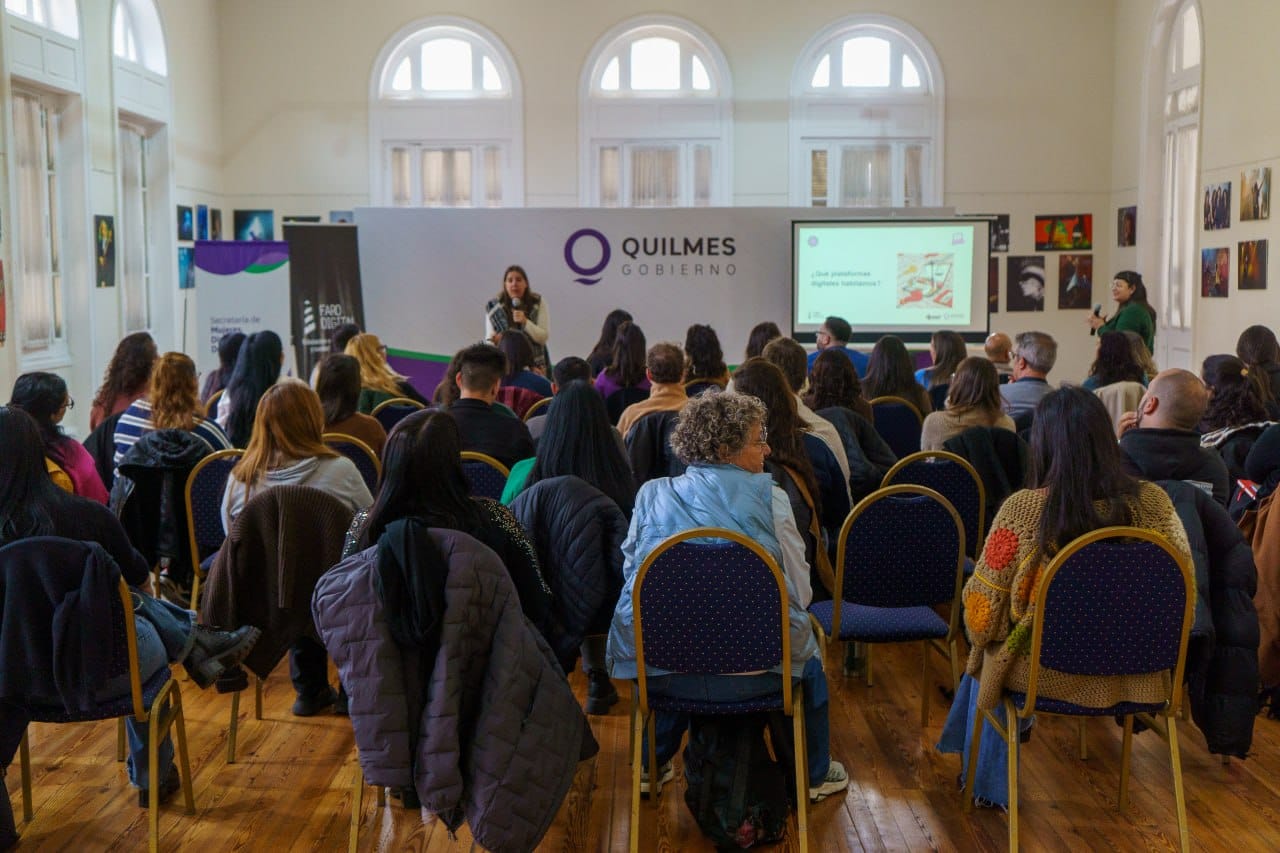 PRIMER JORNADA DE FORMACIÓN EN CIUDADANÍA Y ENTORNOS DIGITALES
