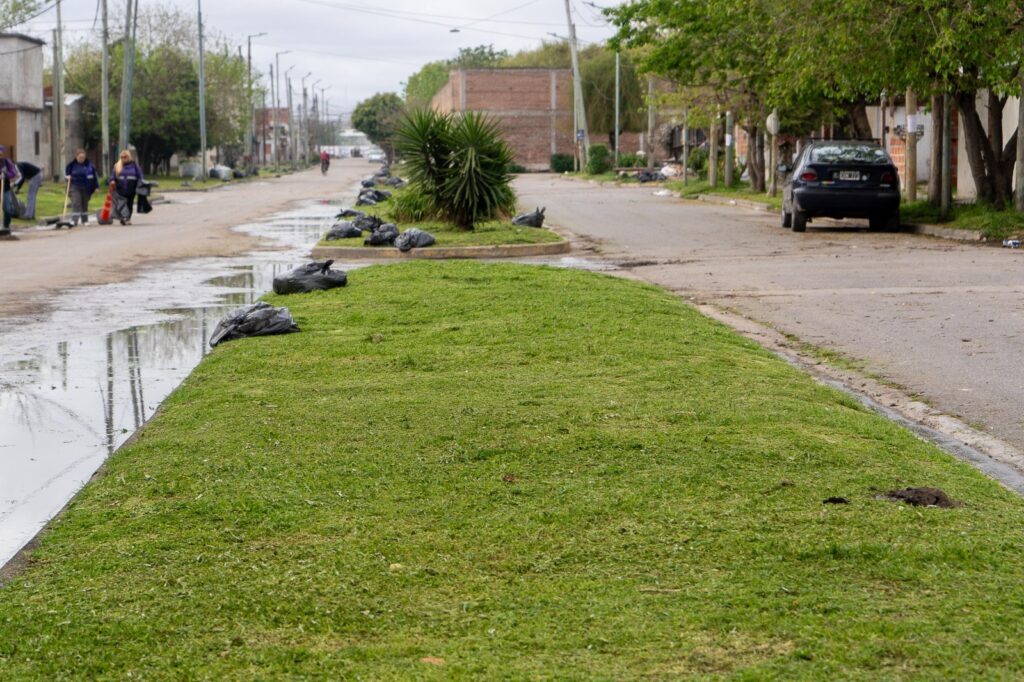 EL MUNICIPIO DE QUILMES REALIZA TAREAS DE MANTENIMIENTO DE PLAZAS Y PARQUES