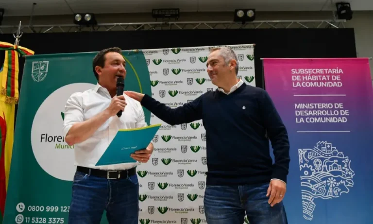 Watson y Larroque entregaron 416 escrituras a familias de Varela –